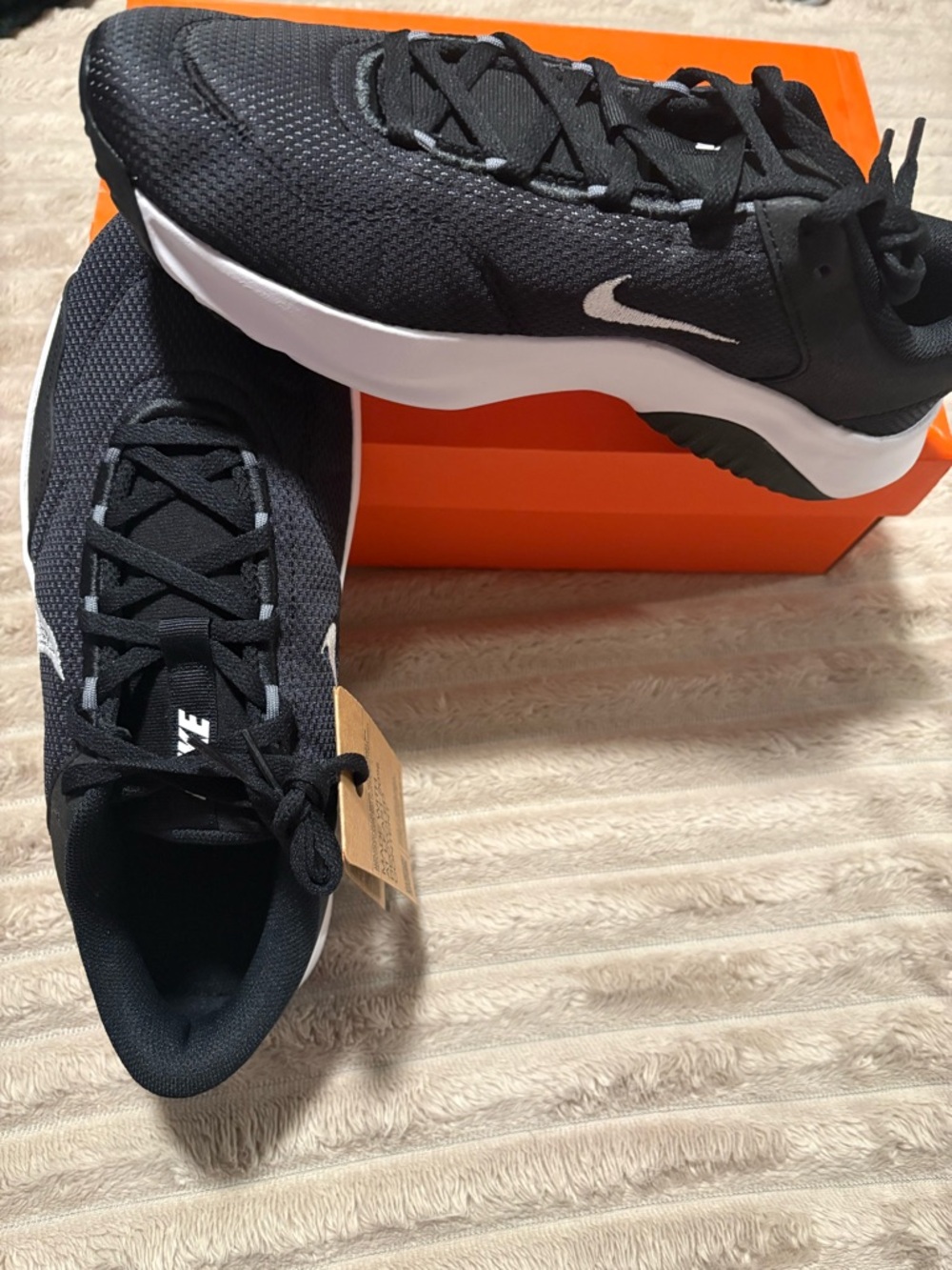 Nike Black and White Lightweight Mesh Sneakers size 10M AT-2/45